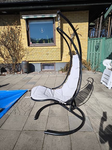 Hängstol trädgårdsstol svart stål med ljus dyna