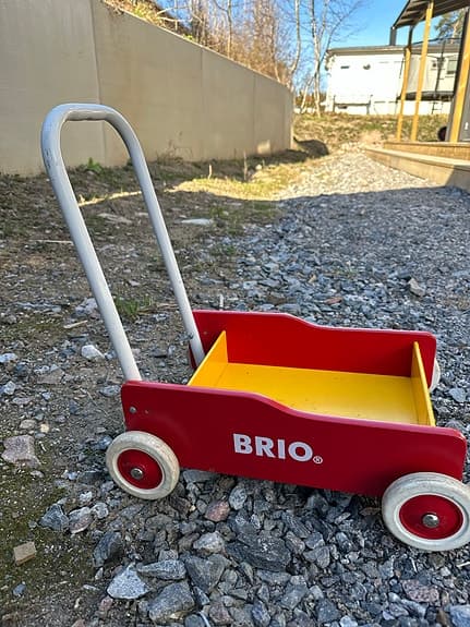 BRIO gåvagn röd gul