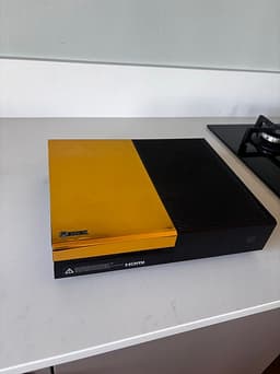 Microsoft Xbox One spelkonsol gul svart