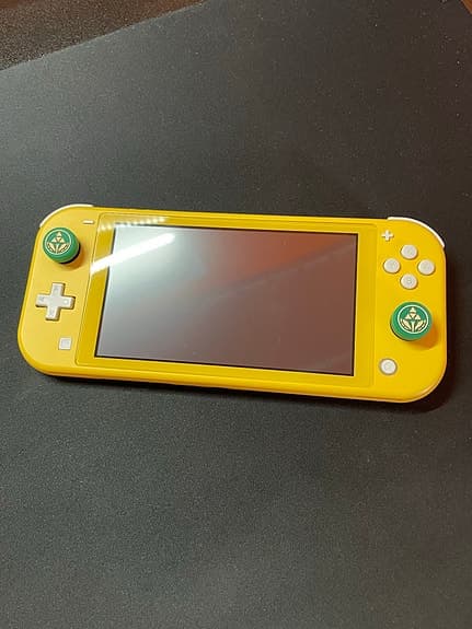 Nintendo Switch Lite spelkonsol gul med minneskort 128 GB