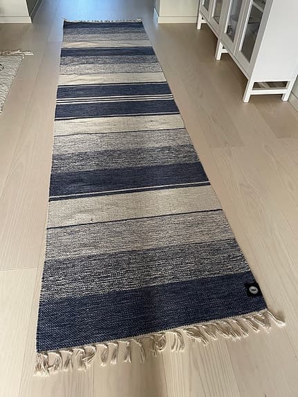 matta blå och beige randig