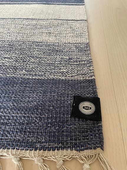 matta blå och beige randig