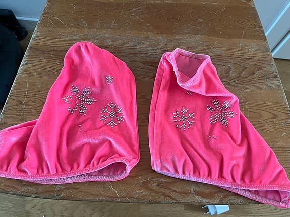 Rosa skridskoöverdrag med snöflingor barn