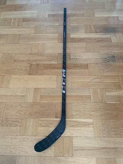 CCM Ribcor Trigger 9 PRO , 70 flex P28M , Sr  Right , Hockeyklubba