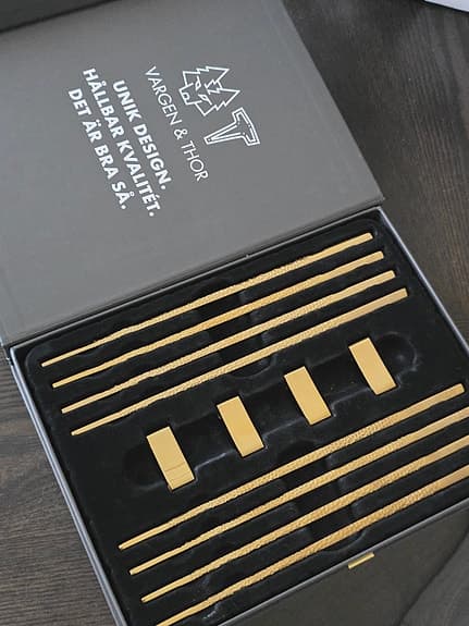 Frost Kito ätpinnar i mässing 4-pack – rostfritt stål, hamrad yta