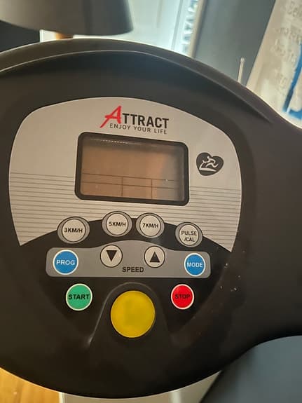 Attract Löpband med digital display och hastighetskontroll, ihopfällbar.