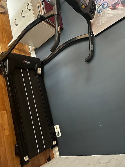 Attract Löpband med digital display och hastighetskontroll, ihopfällbar.