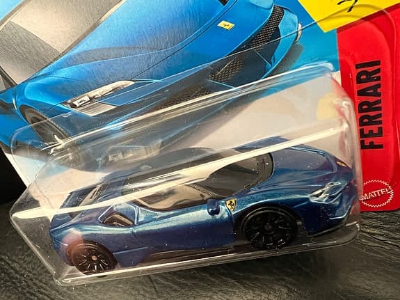 Hot Wheels Ferrari SF90 Stradale leksaksbil blå