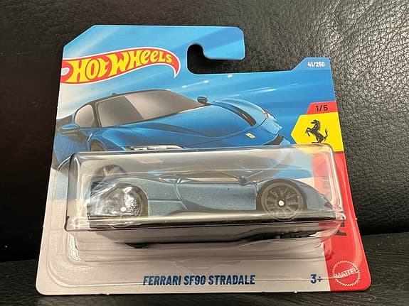 Hot Wheels Ferrari SF90 Stradale leksaksbil blå
