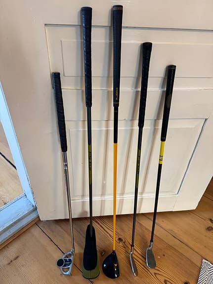 Golfklubbor Junior – 5 st + 1 headcover 200 kr eller 50 kr st.