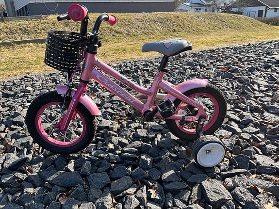 En sagolik cykel för de minsta! En säker första cykel.Crescent 12″ Snotra
