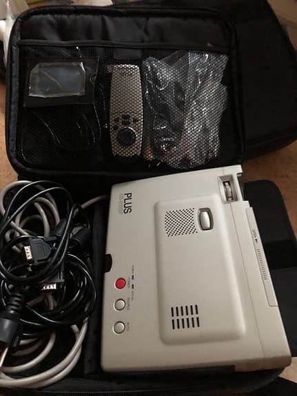 Projektor av märket PLUS