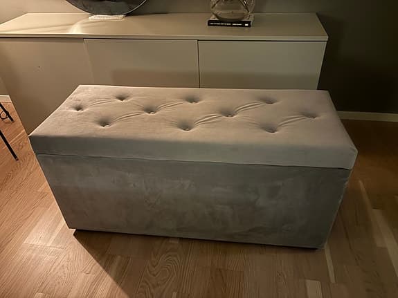 Mio sittbänk med förvaring. grå sammet