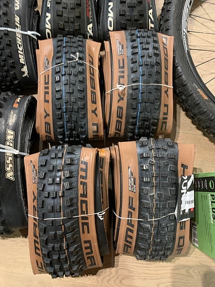 Däck & Hjul - Schwalbe, Maxxis, Michelin, Vittoria, Spank, CushCore