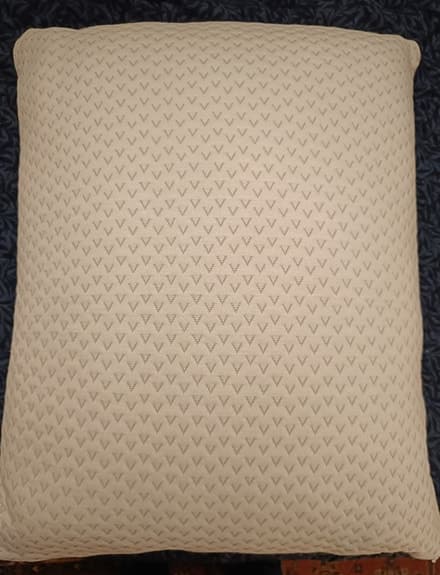 2 Wellpur-kuddar (nästan oanvända)