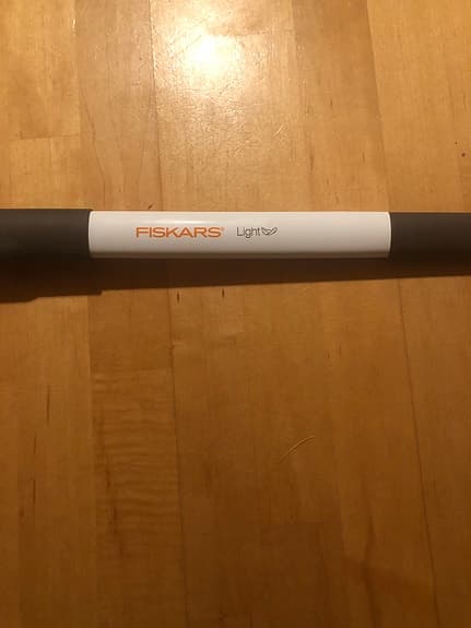 Fiskars Light ogräsupptagare