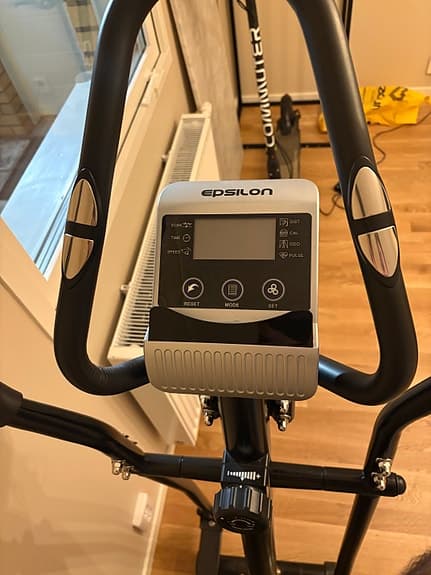 Epsilon crosstrainer med träningsdator