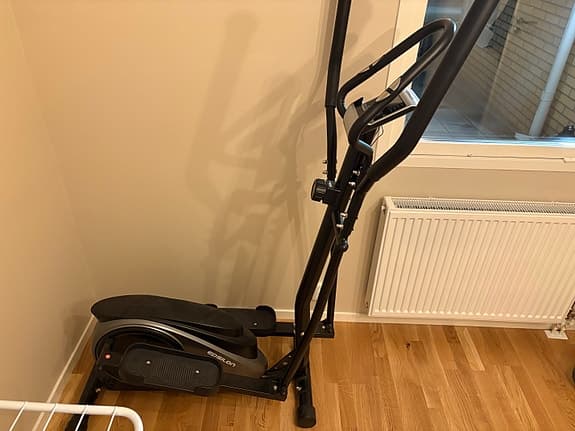 Epsilon crosstrainer med träningsdator