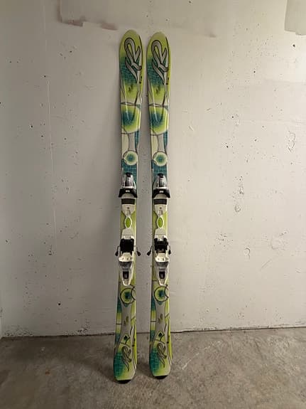 Alpinskidor + alpinpjäxor + alpinstavar