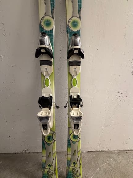 Alpinskidor + alpinpjäxor + alpinstavar