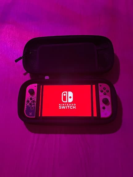 Nintendo Switch OLED – Zelda TotK Limited Edition + 2 spel – Fint skick!