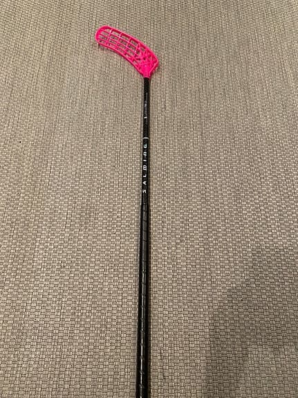 Säljer två helt nya Salming innebandy klubbor