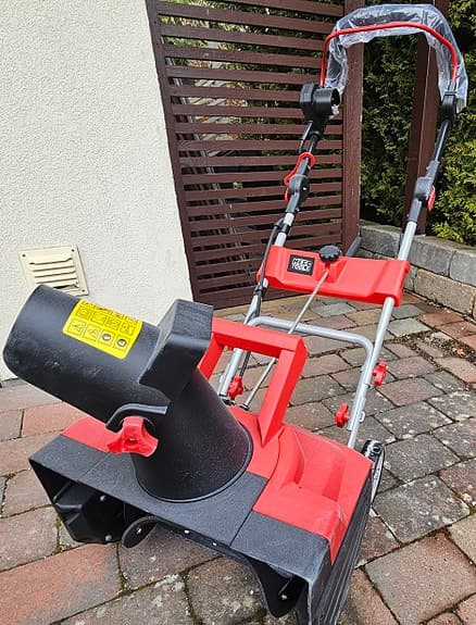 Kraftfull elektrisk snöslunga från Meec Tools (2000W)
