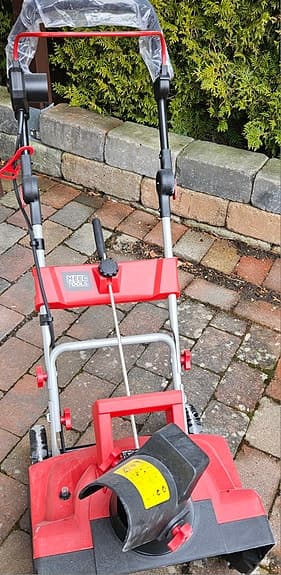 Kraftfull elektrisk snöslunga från Meec Tools (2000W)