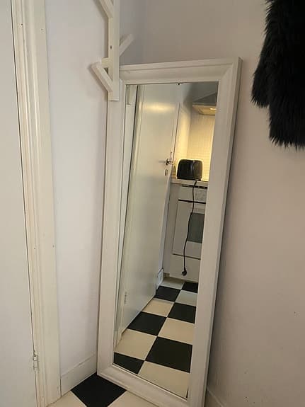 Vit helkroppsspegel