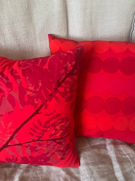 Marimekko kuddar röda mönstrade