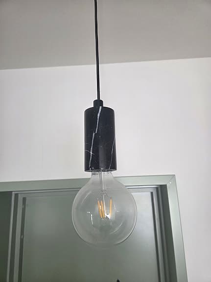 Taklampa pendel svart marmor med synlig glödlampa