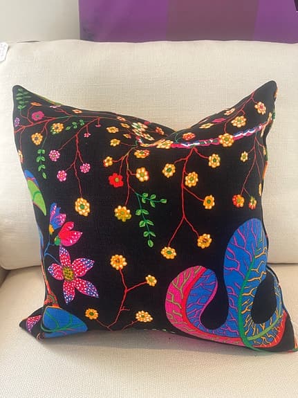 Kudde i Svenskt Tenn tyg