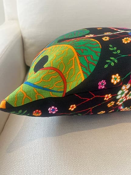 Kudde i Svenskt Tenn tyg