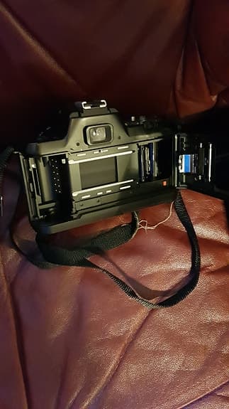 Nikon systemkamera med AF Nikkor 35–70mm objektiv och Speedlight SB-22 blixt