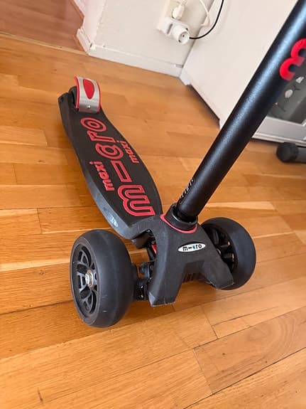 MicroMaxi deluxe pro Black/Red 3 scooter