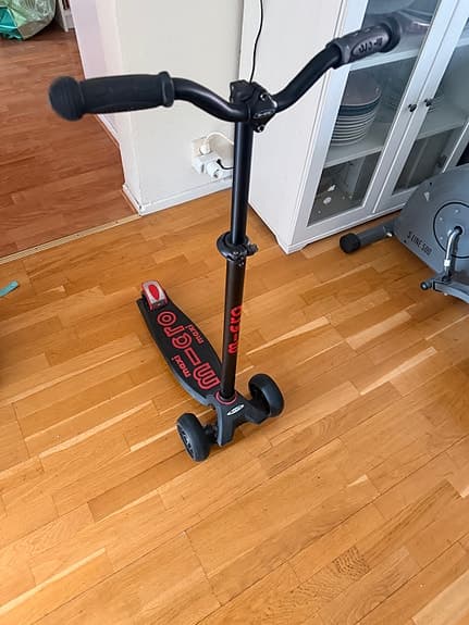 MicroMaxi deluxe pro Black/Red 3 scooter