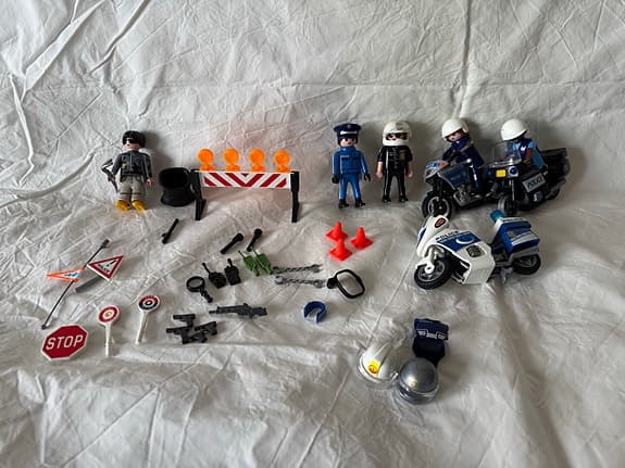 Playmobil polislekset med motorcyklar och figurer