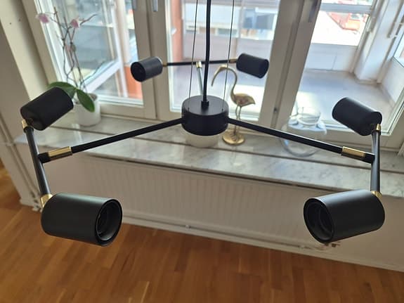 Taklampa 6‑armad svart/guld