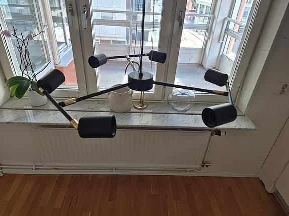 Taklampa 6‑armad svart/guld