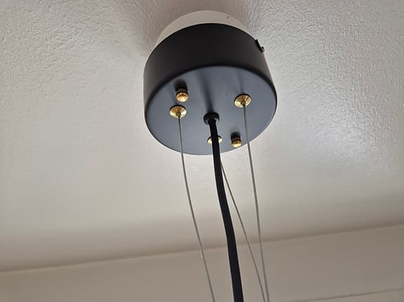 Taklampa 6‑armad svart/guld