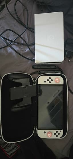 Nintendo Switch spelkonsol med fodral och tillbehör