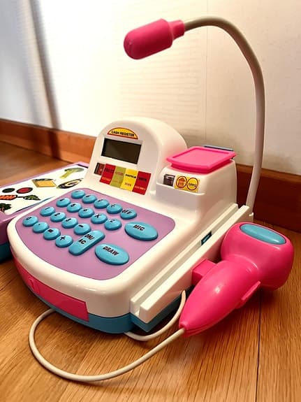 Leksakskassa med scanner och tillbehör