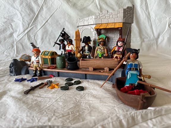 Playmobil piratlekset 70979 med figurer och tillbehör