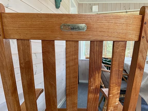 Trädgårdsmöbler ett bord fyra stolar