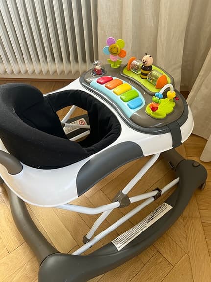 Deryan gåstol med aktivitetsbord flerfärgad