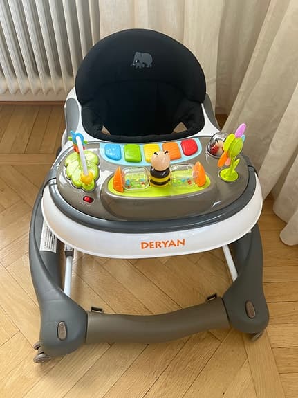 Deryan gåstol med aktivitetsbord flerfärgad
