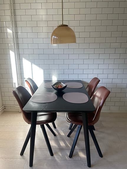 Matgrupp - bord 140cm och 4 stolar
