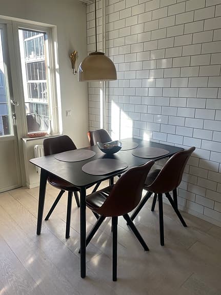 Matgrupp - bord 140cm och 4 stolar
