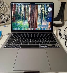 MacBook Air M2 (2022) – Excellent Condition