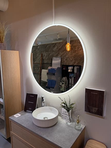 Svedbergs runt badrumsspegel med LED-belysning